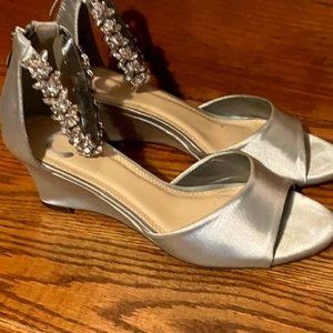Journee Collection Grey Connor Wedge Sandals Size 6.5